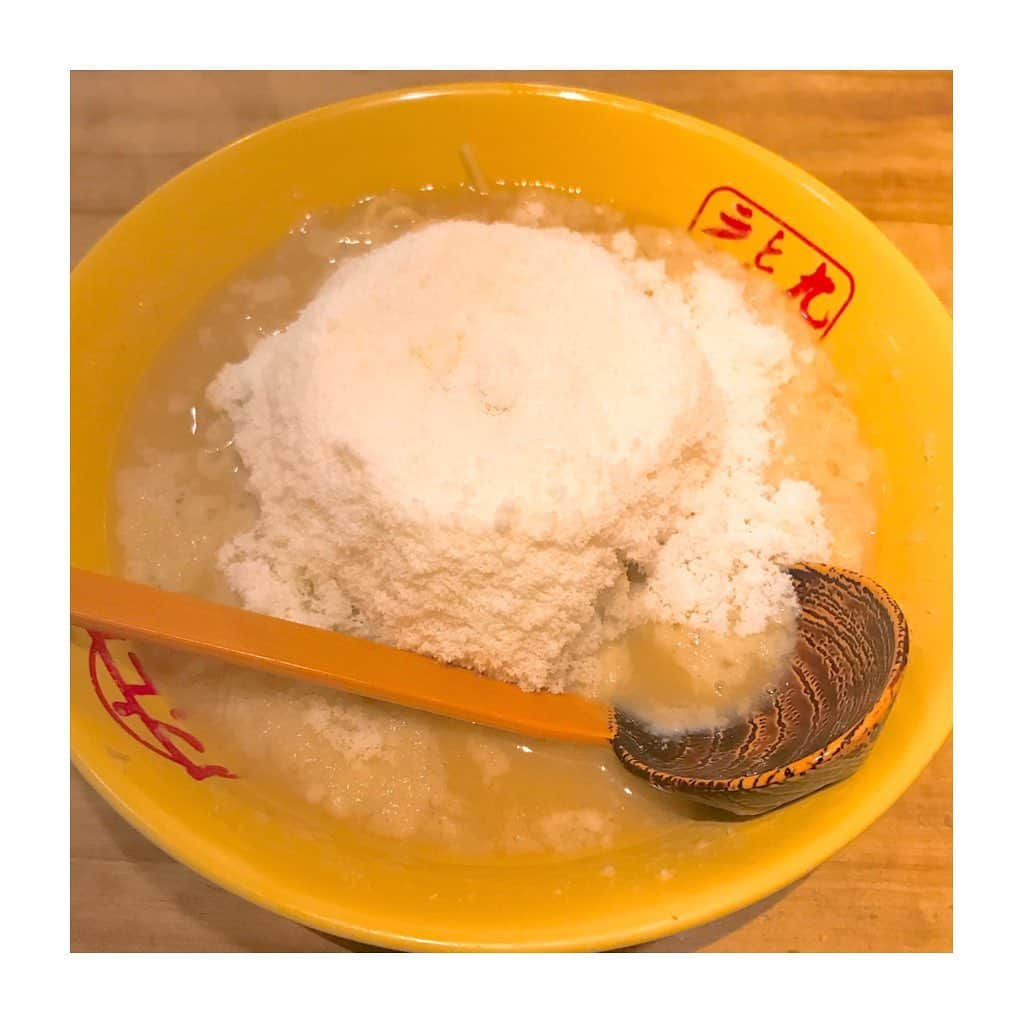 楠紗友里さんのインスタグラム写真 - (楠紗友里Instagram)「#🍜 恵比寿にある #九十九ラーメン 🧡 たっぷりチーズと濃厚とんこつラーメンの組み合わせが、絶妙で美味しい😂😂✨ 涼しくなってきたので、こってりしたものが食べたくなっています😘💕 さーてお腹いっぱい食べたので、今日2つめの現場へ🏃‍♀️💨 #ランチ #恵比寿ランチ #ラーメン #ラーメン好き #ラーメン好き女子 #お仕事頑張ります」9月13日 14時16分 - sayuri_kusunoki