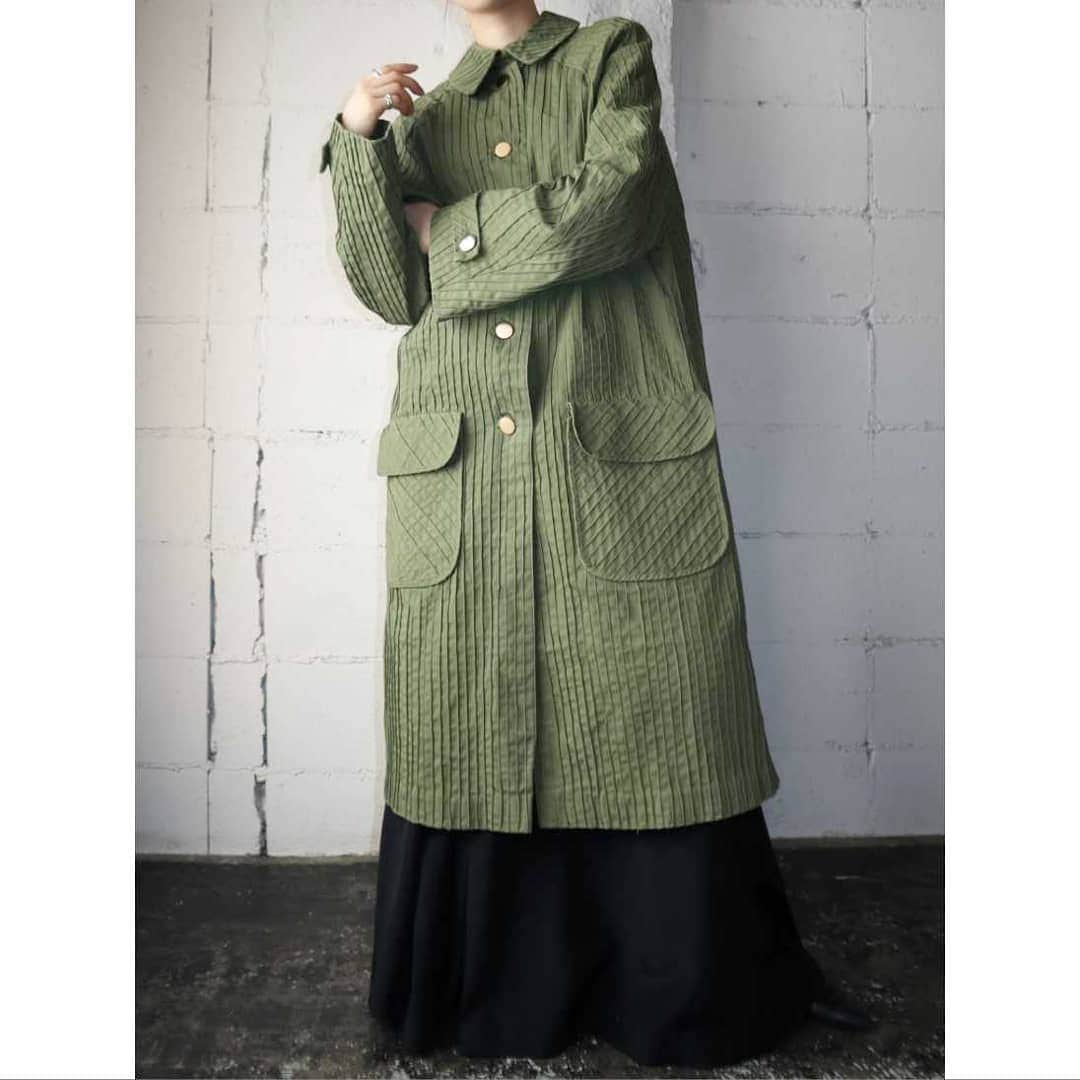 のインスタグラム：「Vintage Pin Tuck Coat  #orfeo #kichijoji #tokyo #vintage #used #fashion #coordinate #outfit #オルフェオ #吉祥寺 #東京 #古着 #古着屋 #ヴィンテージ #ユーズド #ファッション #コーディネート  掲載商品のお問い合わせはメールにて承っております。コメント、DMでのお問い合わせは受け付けておりませんのでご了承ください。」