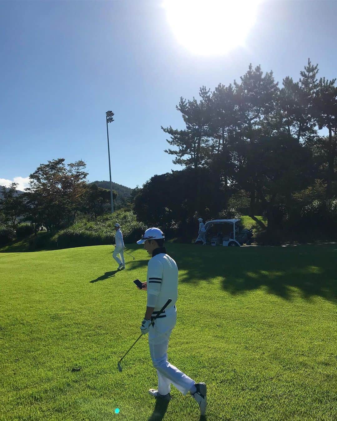 ソン・ジホのインスタグラム：「즐거운 한가위되세용~⛳️🍺」