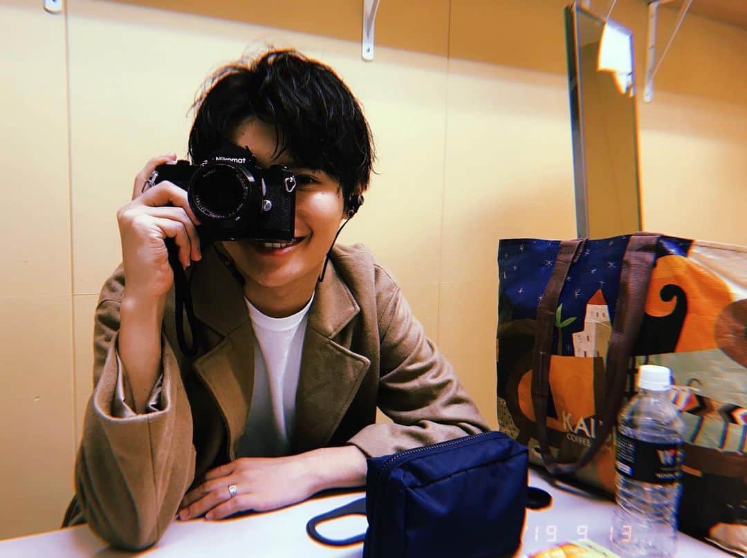 のインスタグラム：「フィルムカメラを頂いてしまった… 早く使いたくてうずうず。何を撮ろうかな🐢  #filmcamera #nicomat #film #camera」
