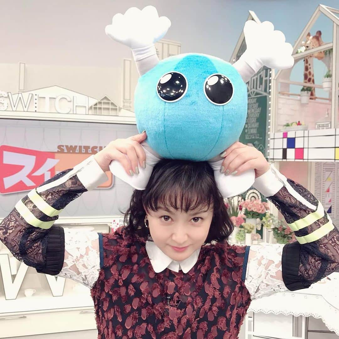 国生さゆりさんのインスタグラム写真 - (国生さゆりInstagram)「東海テレビ「スイッチ」に出演してきました✨🍀✨ 藤本アナ、ピーコさん私、3人出演でした✨😊✨ 明日からワールドカップバレーも始まります✨アタックNo.1世代としては、応援しなくっちゃ📣頑張れ👍日本✨装いも秋を感じるスタイリングになってきました✨今日は中秋の月🌕 見ることできるかなぁ🌕#東海オンエア #ワールドカップバレー #衣装 #中秋の月 #出演 #国生さゆり」9月13日 15時05分 - sayurikokusho