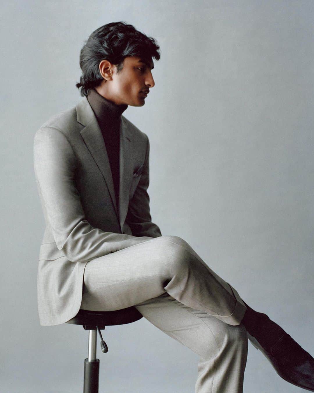 バーニーズ・ニューヨークのインスタグラム：「Suit yourself for the fall season with our Made to Measure trunk shows happening all across the country. We have appointments set for each of our stores, Beverly Hills, Madison, San Francisco and Copley, featuring some of your favorite brands like @kiton, @brioni_official, and @isaia. Head to our IG stories for more details.  Photographed by: @jodyrogac」