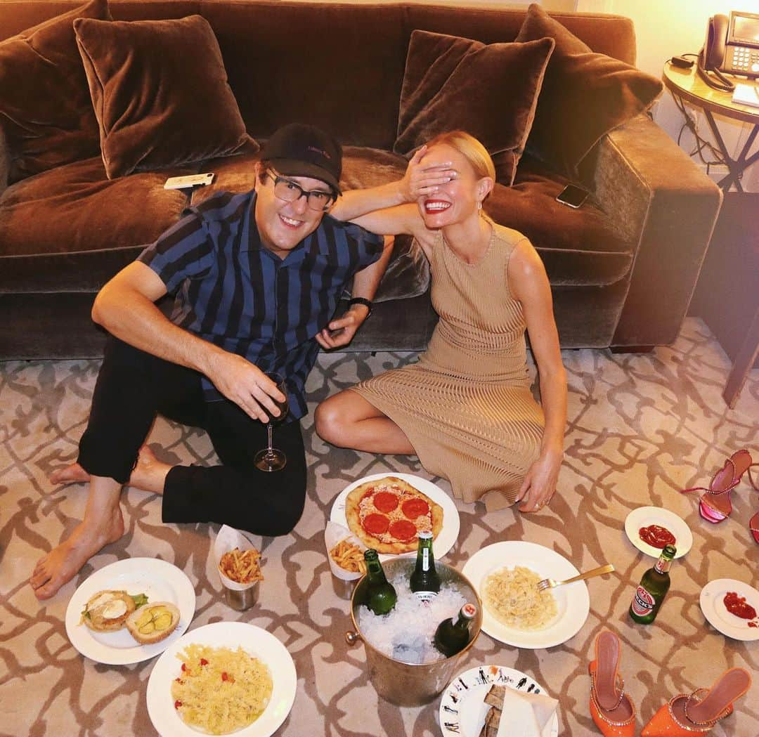 ケイト・ボスワースさんのインスタグラム写真 - (ケイト・ボスワースInstagram)「Sure, the glitz + glamour are fun ... but ordering room service with your closest pals at the end of a long day is where the best party is at. ❤️ Hope you all Netflix & chill this weekend!!! #ILAND 📺🏝」9月14日 0時31分 - katebosworth