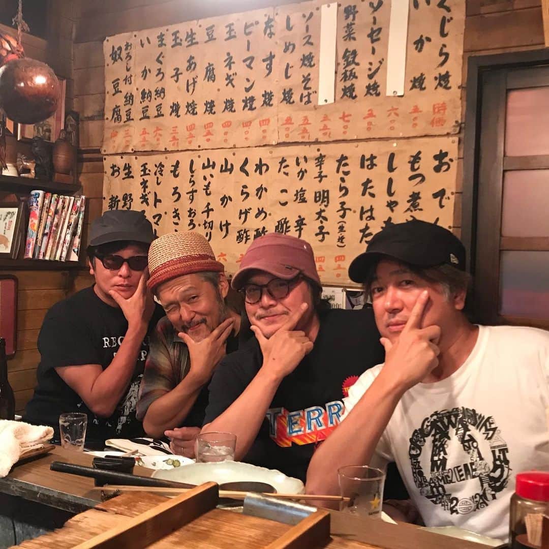 江口寿史のインスタグラム：「本日の闇太郎。奥からテイ・トウワ（世界的音楽家）、五木田智央（世界的画家）、おれ（KING OF POP）、ウエスギトシアキ（吉祥寺代表デザイナー）。五木田さん寝ないでー」