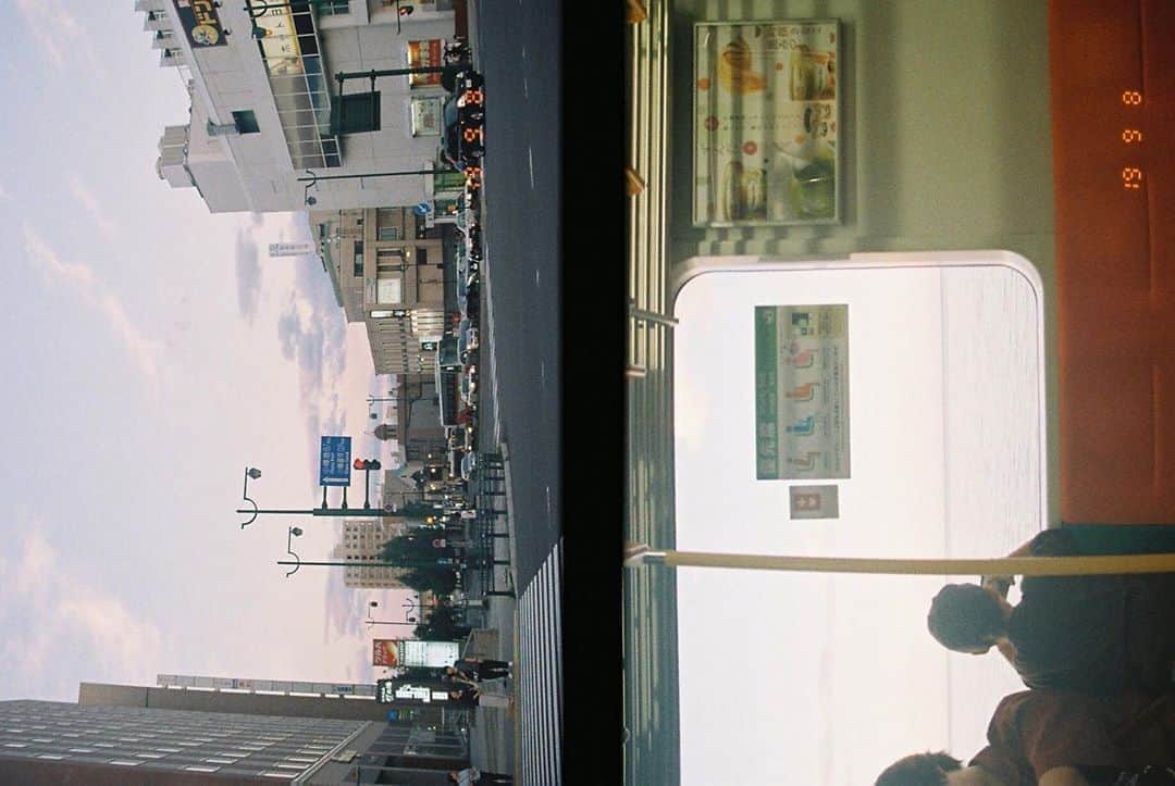 たなかのぞみのインスタグラム：「2019/9/8﻿ ﻿ #kyocerasamurai #kodakcolorplus200 #フィルム #フィルムカメラ #カメラ #film #filmcamera #写真 #photo #35mmfilm #onfilm #streetphotography #analog #IG_PHOS #film_com #jp_mood #indy_photolife﻿ #北海道旅行 #小樽」