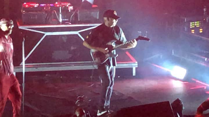 ブレッキン・メイヤーのインスタグラム：「Apologies and volume up cuz I’m gonna ramble. Week of rock continues w/ the mightiest of mighty @PROPHETSOFRAGE. Lemme break down the recipe, start with a dash of Timmy, Brad & Tom from my favorite live band of all-time Rage Against the Machine throw in a pinch of @breal from @CYPRESSHILL and then add the most powerful punch of the Legendary @mrchuckd_pe of PUBLIC ENEMY and cook in a hot box rock venue until your face has melted away and the roof has been blown the f*ck off! Clips: 1) When @TomMorello brings the wah wah wiki wah wah, you STAND UP! 2) @BradWilk is one of my all-time favorite beat bashers and NOBODY hits as hard in that insane pocket & also a lil taste of the pit. 3) Humblest of brags, Tom is a pal. A pal who happens to be the funkiest, rockingest, shreddingest, soul poweringest (is TOO A WORD!) axe slayer on this or any other planet. No debate. Now Enjoy and apologies for excited camera shaking. #comewititnow」
