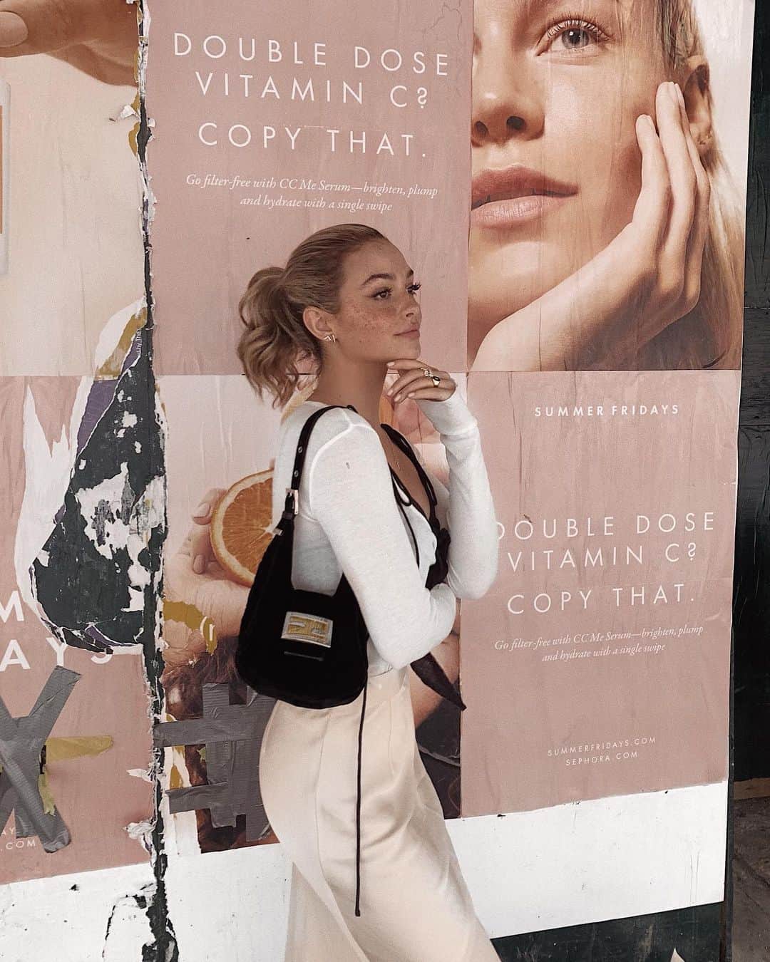 Kelsey Simoneのインスタグラム：「Just uploaded my #nyfw vlog!! Took you guys along with me everywhere.. to the shows, launch parties, and gifting suits! ☺️ link is in my bio!! ( also how could I not take a pic in front of the @summerfridays posters!? )」