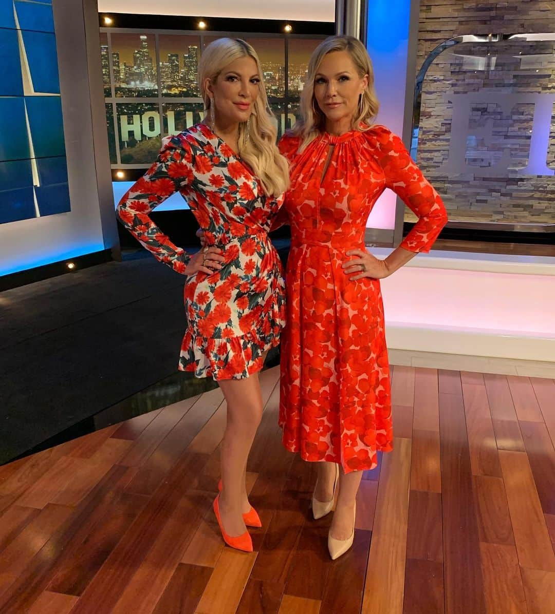 トリ・スペリングさんのインスタグラム写真 - (トリ・スペリングInstagram)「Another amazing day of fashion & friendship with my BFF @jenniegarth ... -  Tori’s fashion sTORI : (Burgundy Dress) Dress - @elliatt Jewelry - @nickhorey Heels - @enricocuini Styled by @Adeel_K #styledbyadeelkhan ( Red Flower Dress)  Dress - @bronxandbanco Jewelry - @nickhorey Heels - @enricocuini Styled by @Adeel_K #styledbyadeelkhan #fashionistama . Hair: @laurarugetti . Makeup: @spencerbarnesla / - Jennie’s Fashion Passion Looks : Jennie (Animal Print Short/Suit) Blazer and shorts - @morphine_fashion Jewelry - @nickhorey Heels - @enricocuini Styled by @Adeel_K #styledbyadeelkhan ( Red Dress) Dress - @elisabettafranchi Jewelry - @nickhorey Heels - @enricocuini Styled by @Adeel_K #styledbyadeelkhan / Makeup : @jillpowellglam . #bh90210 #jennietorilive - - Any ideas what fashion you would like to see us in for our LIVE BFF Tour @jennietorilive starting in November on the east coast. Goto www.jennietorilive.com to get your tickets NOW 👯‍♀️」9月14日 0時42分 - torispelling