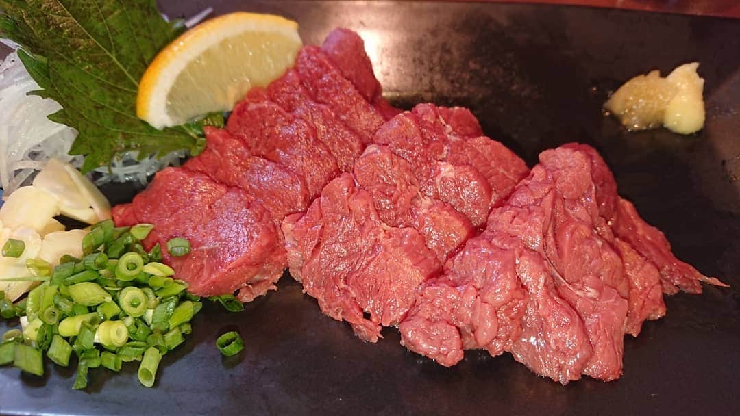 大沢文也のインスタグラム：「今回の減量も肉中心でした👍 まあ減量とか関係無しに普段から肉ばっかなんだけどね(笑)  1枚目は馬刺し 2枚目は赤身肉 3枚目はステーキ 4枚目はステーキ 5枚目はユッケ  基本はだいたい馬刺しが多かったです 減量には馬肉が最高だね😆  #減量飯 #減量 #減量メニュー #減量食 #肉食 #肉好きな人と繋がりたい #肉食系男子 #肉 #肉大好き #肉しか信じない #馬肉 #馬刺 #馬刺し #赤身 #赤身肉 #レア #レア焼き #ステーキ #steak #ユッケ #ゆっけ」