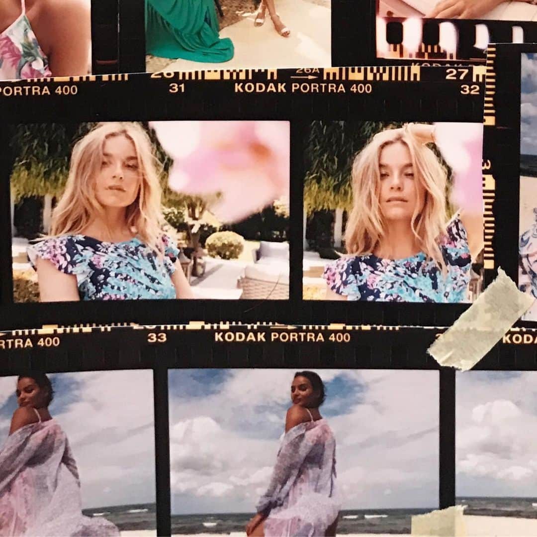 ベン・ワッツさんのインスタグラム写真 - (ベン・ワッツInstagram)「Proof sheets 35mm Kodak film 🎞 wiv  @lillypulitzer x @madison.headrick @graciecarvalhoo @bridgetmalcolm #film #35mm #proofsheets #benwatts #shhhh」9月14日 0時52分 - wattsupphoto