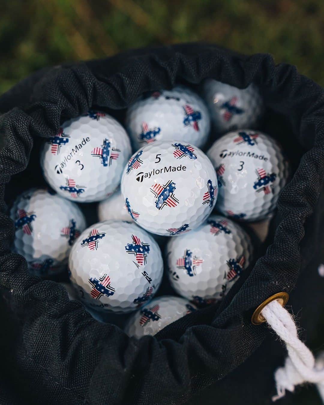 テーラーメイド ゴルフさんのインスタグラム写真 - (テーラーメイド ゴルフInstagram)「Just in time to cheer on the squad at Gleneagles. 🇺🇸 #TP5pix USA golf balls are available now.」9月14日 0時57分 - taylormadegolf