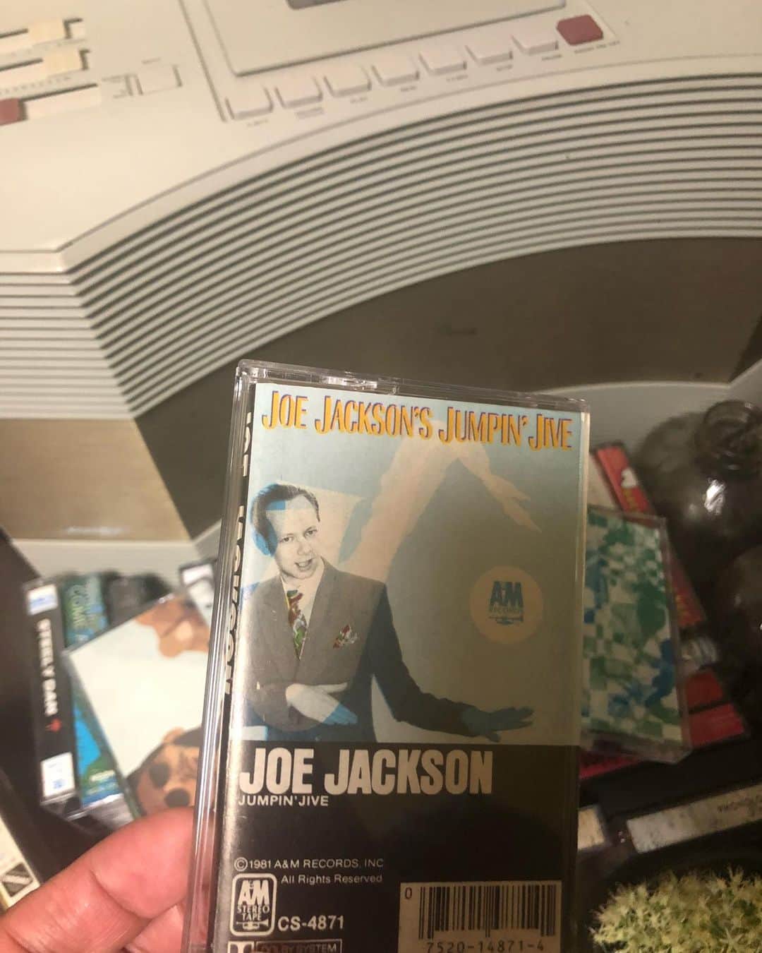 大根仁さんのインスタグラム写真 - (大根仁Instagram)「久しぶりに中目黒ワルツ。SALEでジョー・ジャクソンのカセットテープ×２本。BIGWORLDツアー観に行ったなあ。中野サンプラザだったかな？１９歳ん時。」9月14日 1時01分 - hitoshione