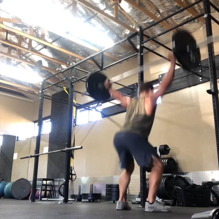 のインスタグラム：「Happy Friday people! Here’s a fun circuit for you 🤘🏼 • 1 snatch balance • 1 snatch • 1 snatch balance • 10 burpees • 10 pull ups 🔥5 rounds 🔥 Get after it !! . . . Filed up by @kagedmusclesupps ! Discount code: Dalton15」