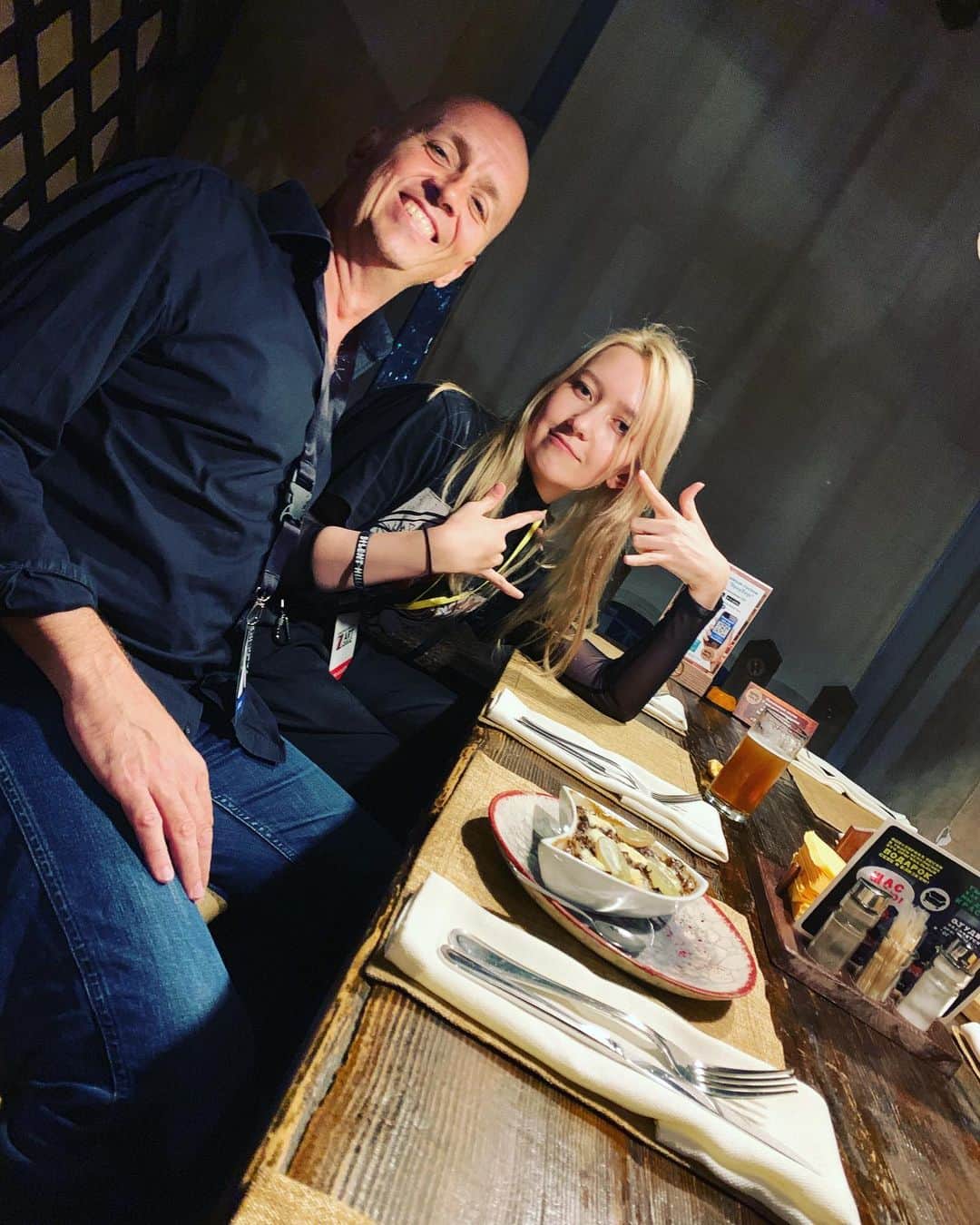 のインスタグラム：「Best time Best meal and Best friends.」