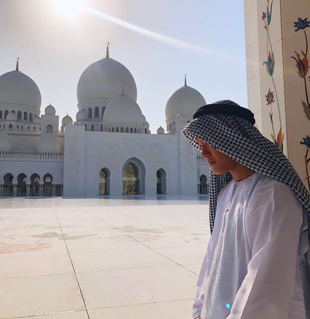 亀田和毅さんのインスタグラム写真 - (亀田和毅Instagram)「Tuve unas horas para poder pasear en Dubái, solo puedo decir que la #mesquita de #abudhabi es un lugar impresionante, estoy emocionado por lo que sigue ✈️」9月14日 1時11分 - tomokikameda