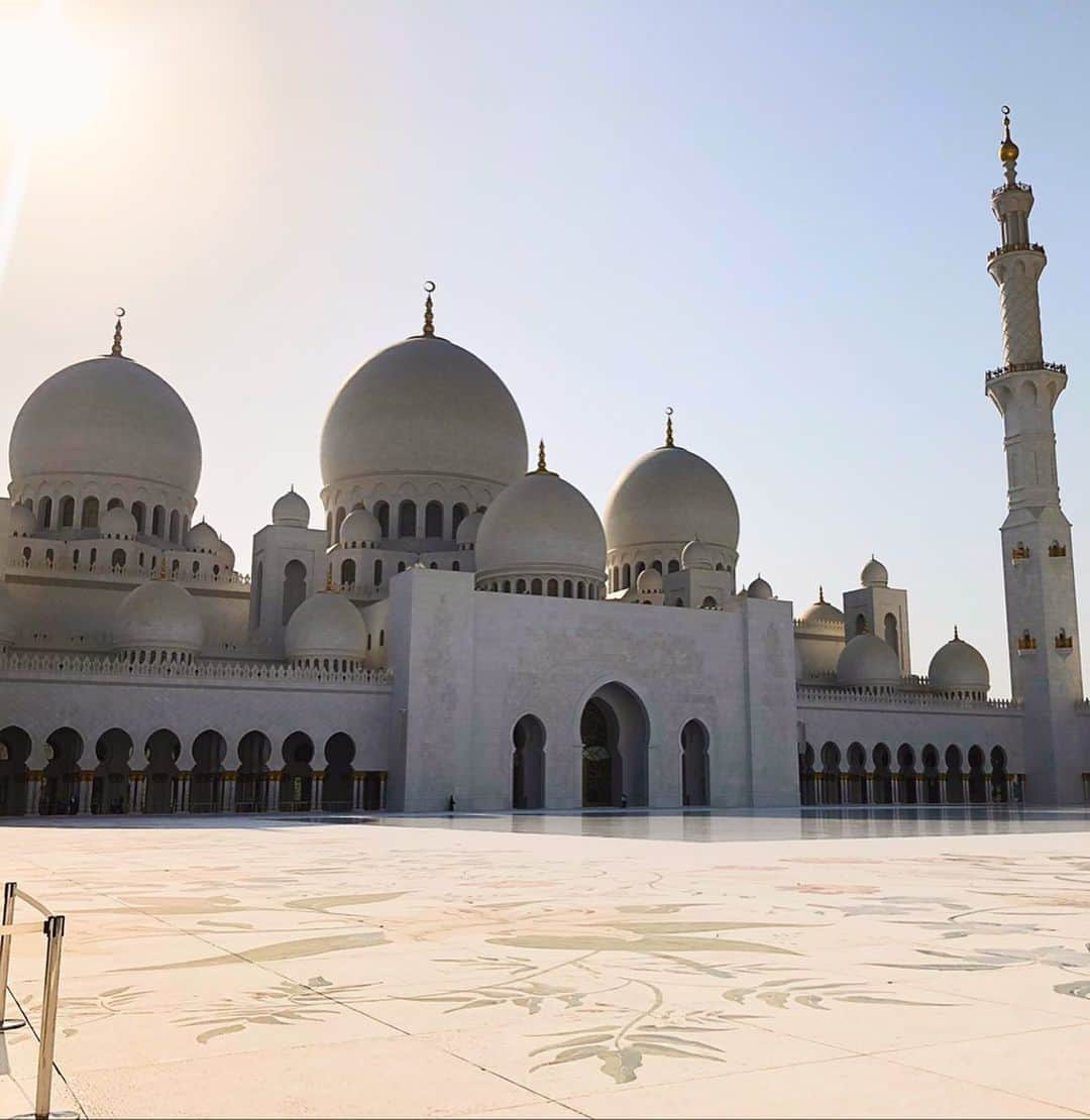 亀田和毅さんのインスタグラム写真 - (亀田和毅Instagram)「Tuve unas horas para poder pasear en Dubái, solo puedo decir que la #mesquita de #abudhabi es un lugar impresionante, estoy emocionado por lo que sigue ✈️」9月14日 1時11分 - tomokikameda