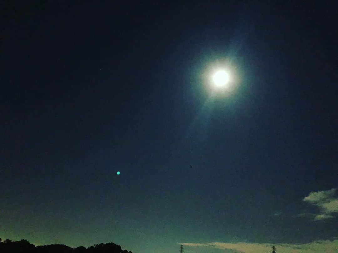 純名里沙さんのインスタグラム写真 - (純名里沙Instagram)「中秋の名月。。 美しい。。 ・ 一気に秋が来ましたね🌾🌕 ・ #中秋の名月 #月 #moon」9月14日 1時12分 - risajunna3158