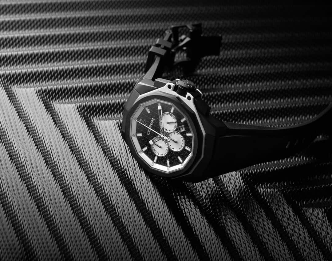コルムさんのインスタグラム写真 - (コルムInstagram)「The new Admiral AC-One 45 Chronograph comes with a vulcanized rubber strap that features a triple folding clasp, which replaces the old tongue buckle.  Do you prefer a rubber strap or a titanium bracelet on this watch?  #corumwatches #watchfam #watchoftheday #watchaddict #watchnerd #watchgeek #swisswatches #watches #watchesofinstagram」9月14日 1時05分 - corumwatches