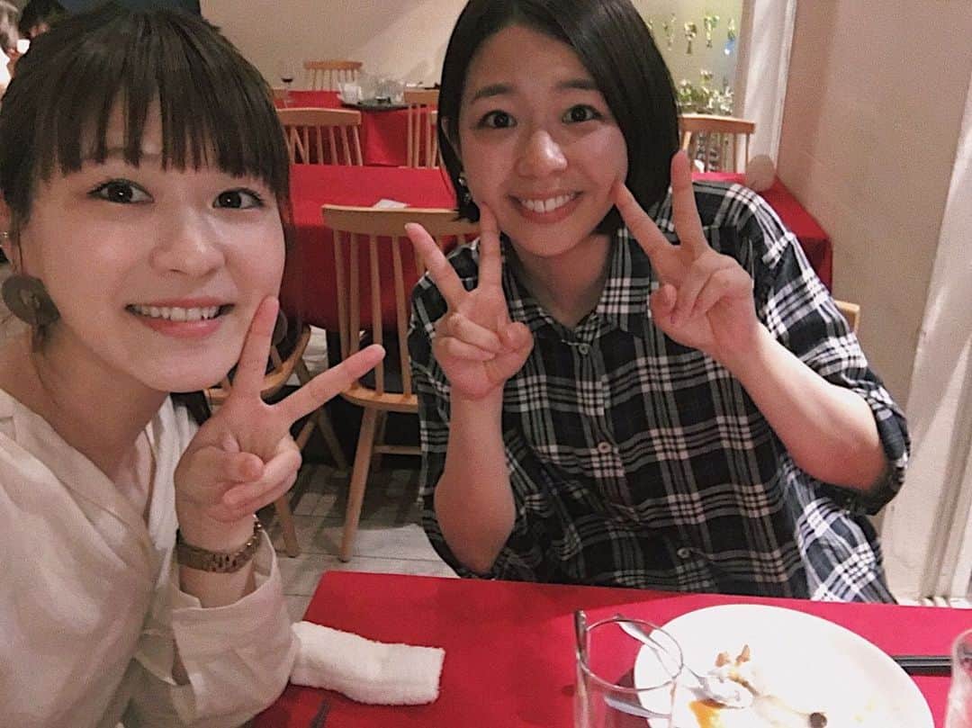 渕上里奈のインスタグラム：「W渕上 🍴🍺🍸🍕🥓🍮」
