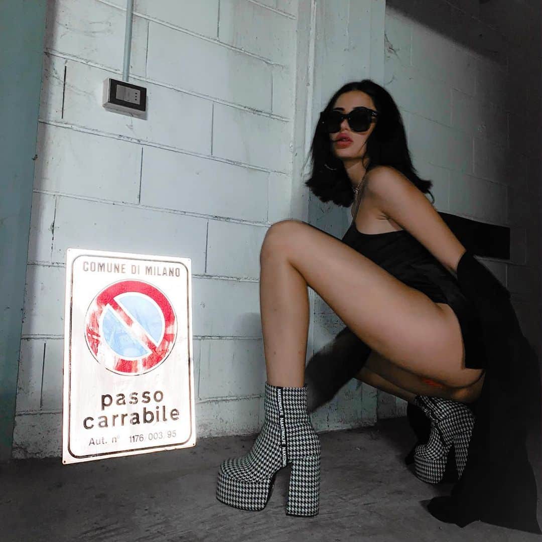 Greta Menchiのインスタグラム：「Definiscimi normale/ definiscimi normale! / Definiscimi, normale. Definiscimi: normale」