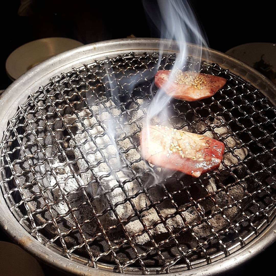 長江愛美さんのインスタグラム写真 - (長江愛美Instagram)「焼き肉ってなんでこんなに美味しいんだろう🐮 焼き肉が嫌いだった10年前の私に説教してやりたい。  美味しすぎるお肉とともに、たくさんの為になる話を聞けて。勉強になり、とってもいい時間でした🌠#焼き肉#最高  #まなみんのご飯記録」9月14日 1時16分 - manamin.512