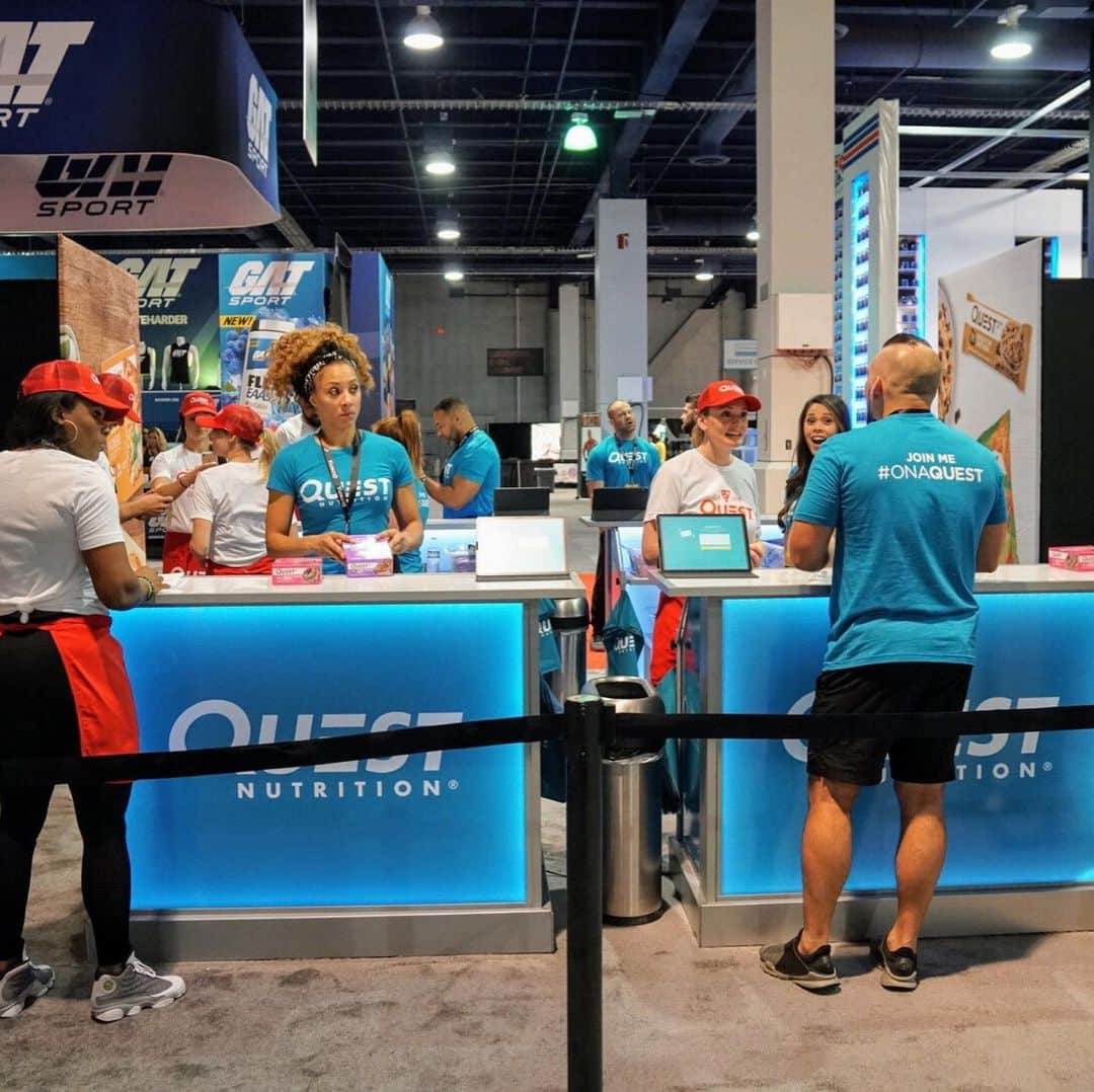 questnutritionさんのインスタグラム写真 - (questnutritionInstagram)「These vibes! 🙌🍕 Grab a slice from the Quest Pizzeria at the #2019MrOlympia! Booth 918! 🍕 We’re also giving away Quest Bars! See you here! 🙏😊 #OnaQuest」9月14日 1時24分 - questnutrition