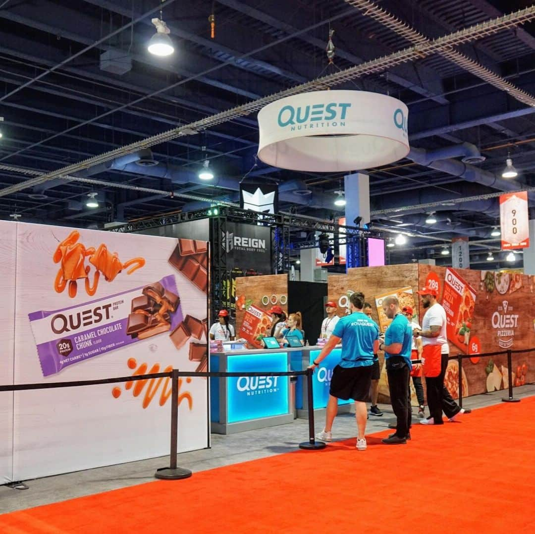 questnutritionさんのインスタグラム写真 - (questnutritionInstagram)「These vibes! 🙌🍕 Grab a slice from the Quest Pizzeria at the #2019MrOlympia! Booth 918! 🍕 We’re also giving away Quest Bars! See you here! 🙏😊 #OnaQuest」9月14日 1時24分 - questnutrition