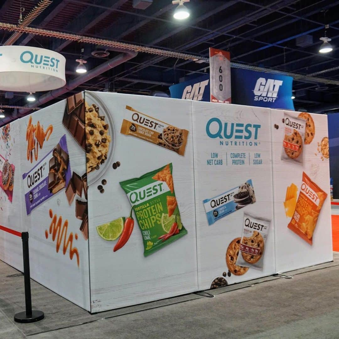 questnutritionさんのインスタグラム写真 - (questnutritionInstagram)「These vibes! 🙌🍕 Grab a slice from the Quest Pizzeria at the #2019MrOlympia! Booth 918! 🍕 We’re also giving away Quest Bars! See you here! 🙏😊 #OnaQuest」9月14日 1時24分 - questnutrition