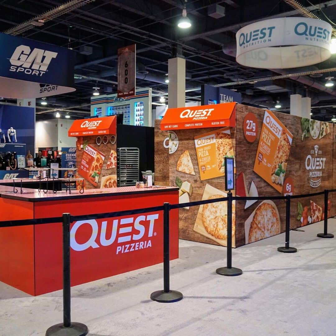 questnutritionさんのインスタグラム写真 - (questnutritionInstagram)「These vibes! 🙌🍕 Grab a slice from the Quest Pizzeria at the #2019MrOlympia! Booth 918! 🍕 We’re also giving away Quest Bars! See you here! 🙏😊 #OnaQuest」9月14日 1時24分 - questnutrition