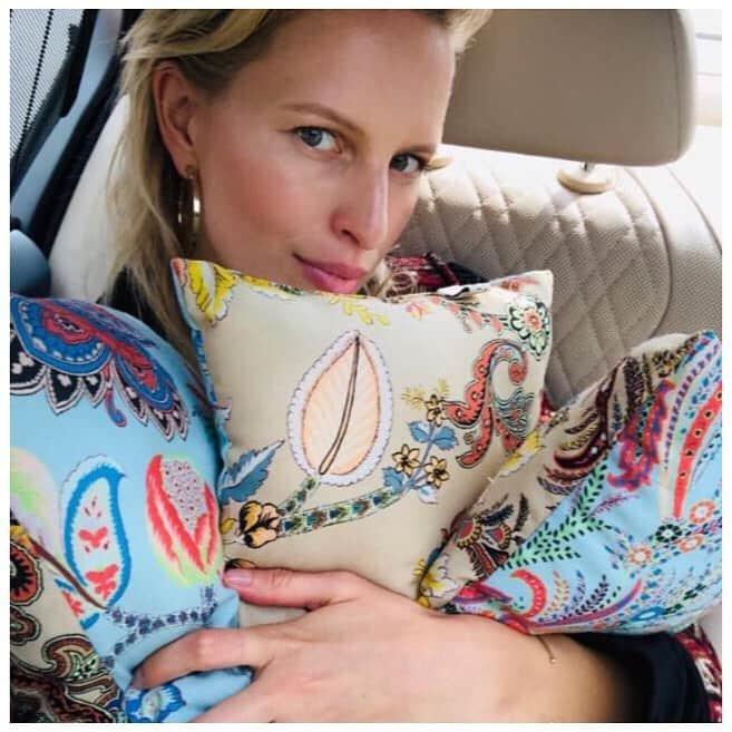 カロリナ・クルコヴァさんのインスタグラム写真 - (カロリナ・クルコヴァInstagram)「Love my new #pillows 😍 Thank you @etro for the personalized pillows with initials!  Etro Launch of Pegaso Bag ❤️ #EtroInNYC #nyfw」9月14日 1時32分 - karolinakurkova