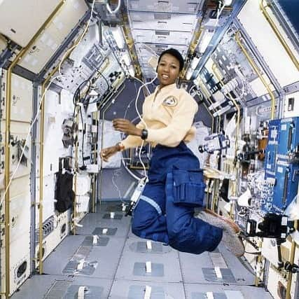 ヒラリー・クリントンさんのインスタグラム写真 - (ヒラリー・クリントンInstagram)「Twenty-seven years ago this week: Mae Jemison becomes the first African American woman in space. "Never be limited by other people's limited imaginations," she has said. "You can hear other people's wisdom, but you've got to re-evaluate the world for yourself." #gutsywomen」9月14日 1時41分 - hillaryclinton