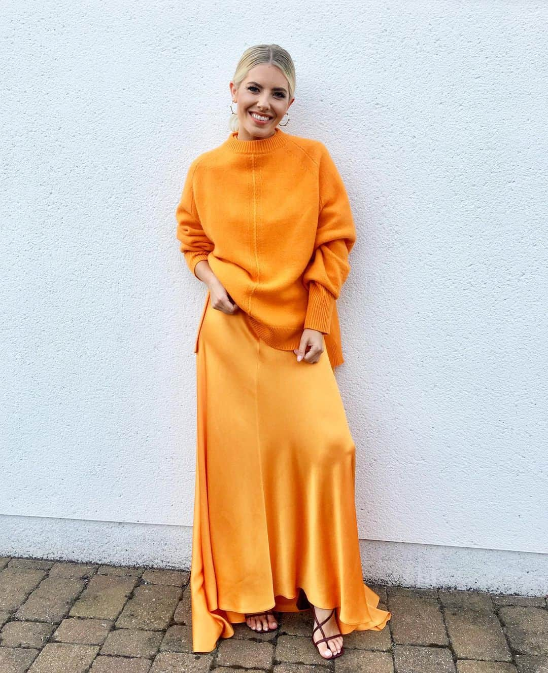 Mollie Kingさんのインスタグラム写真 - (Mollie KingInstagram)「Something subtle for the evening 🤣🍊😬 #LFW @amandawakeley」9月14日 1時45分 - mollieking