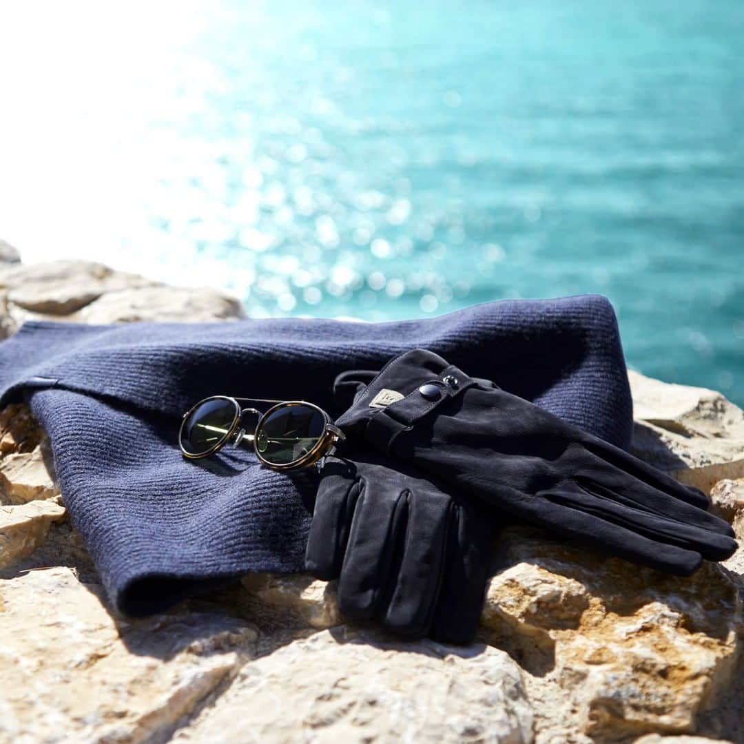のインスタグラム：「Enjoy a beautiful day on the French Riviera. Discover our Italian-made cashmere lined gloves along with other accessories. #Faconnable #FrenchRiviera #AutumnWinter19 #NewCollection #Accessories #monaco」