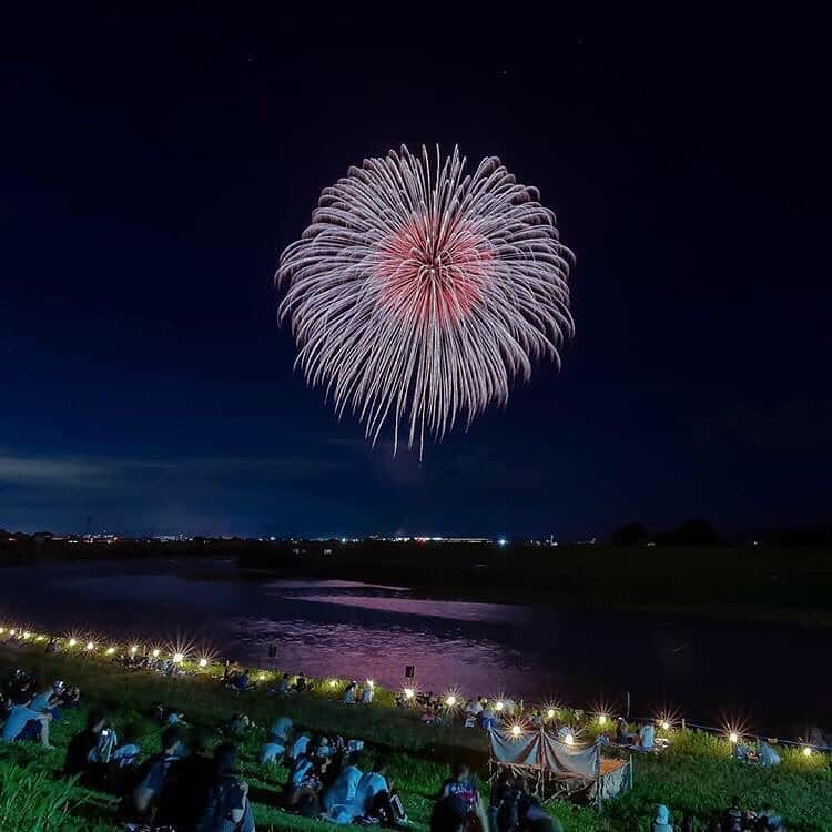 原口奈菜のインスタグラム：「🐾【地元の話】 私の故郷、福岡県#みやま市 🌾では、インスタグラムを活用したPR事業「#1万件ポストプロジェクト」に取り組んでいます🖼 福岡県民でも「えっと…ど、どこかね？🙄」と言う人も少なくないような気がする#みやま市🥺ついつい「大牟田市の隣です」「筑後市の隣」「柳川市の隣」ゴニョゴニョ…😖 * そんなみやま市は現在❗️「みやまインスタグラムフォトコンテスト」開催中です😤✨主にインスタグラムを活用してみやま市のPR活動を行っています。「#みやま市」についての投稿が1万件に届き、みやま市のことをもっと多くの方に知っていただけますように…🌾よかとこいっぱいやけんね〜 #みやま市 #1万件ポストプロジェクト @miyamapost ↑ぜひ色んな写真をチェックしてください♪投稿もよろしくお願いします💐 * 写真は前回のフォトコンテスト入賞作品です✨#みやま納涼花火大会 1枚目(@neomilo さん)、2枚目(@wood5510さん)、三枚目(@kazu.h0803 さん)」