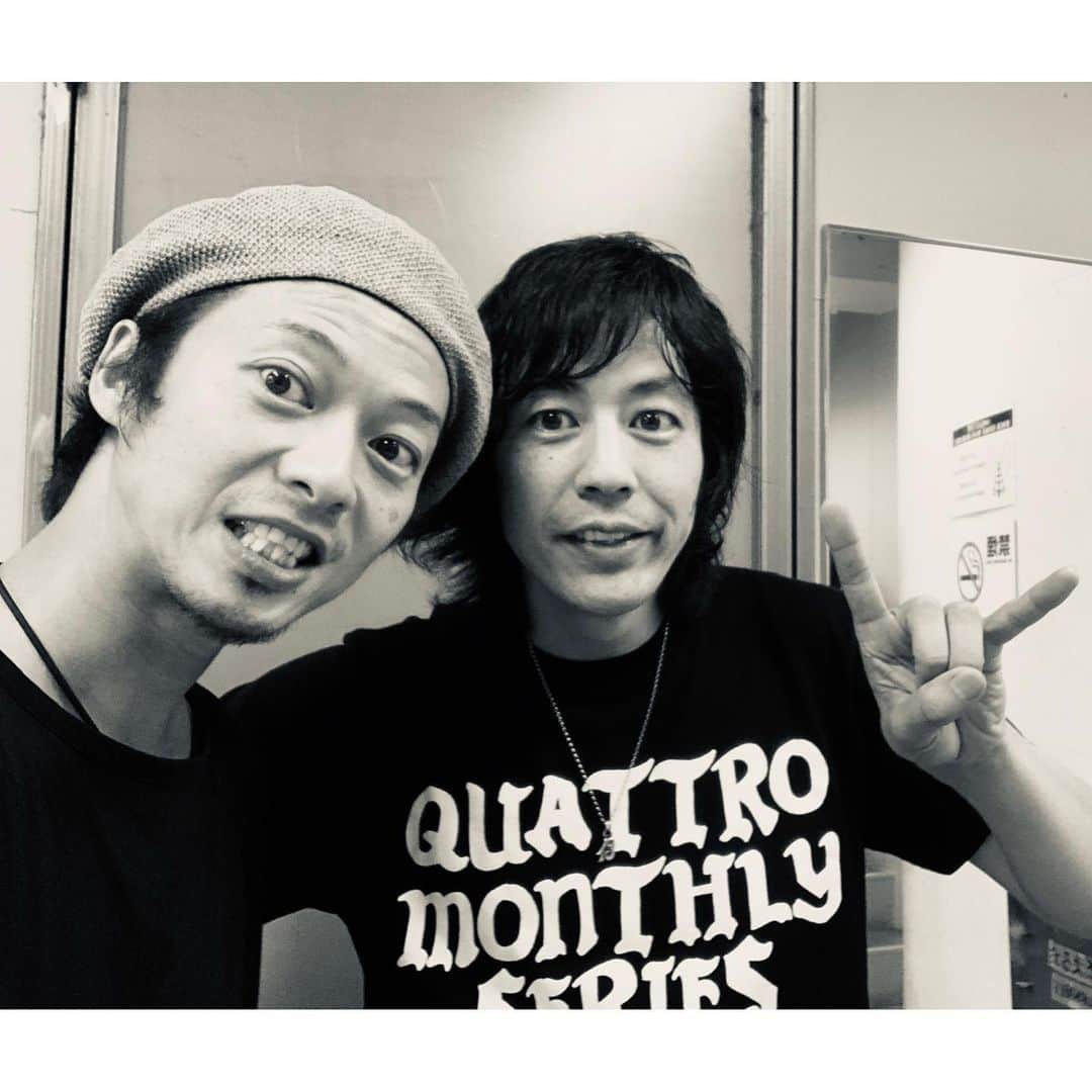 山田将司のインスタグラム：「‪先日は渋谷クアトロでSCOOBIE DOとの2マンでした！20年以上サバイヴしてきた同士、初の2マン。最高だった！ビール呑みながら観てたけど、スクービーのライブは何時間でも観ていたくなる。あと5時間呑みながら観たかった 笑。コバルトブルーをカバーしてくれたんだよ 嬉。また一緒にやりたいな！！‬」