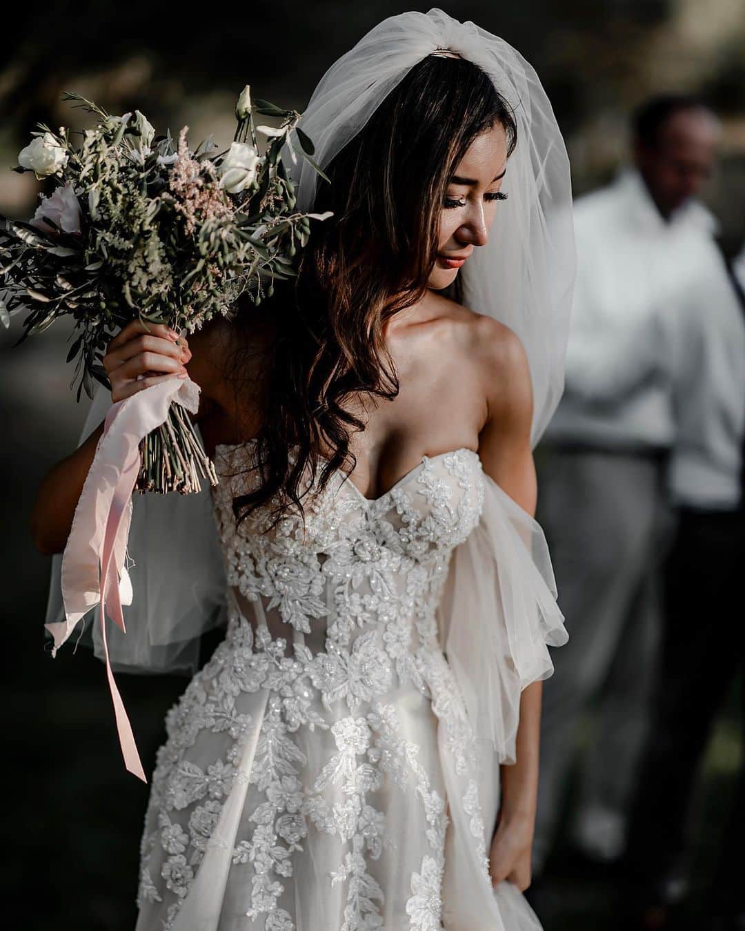 Galia Lahavさんのインスタグラム写真 - (Galia LahavInstagram)「A Couture Bride | It took us over 260 hours to create the #Gia gown for our #GLBride @annaxueharris #GLCouture」9月13日 17時26分 - galialahav