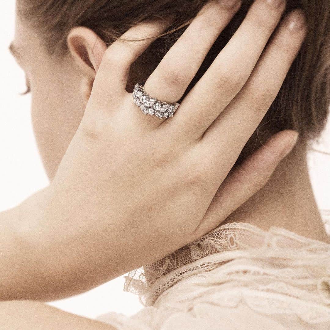 Mikimotoさんのインスタグラム写真 - (MikimotoInstagram)「Guided by the timeless radiance, the bride transforms into a princess.  すべてのブライズに気品と自信を。  #MIKIMOTO #MikimotoBridal #MyPrincessMoment」9月13日 17時48分 - official_mikimoto