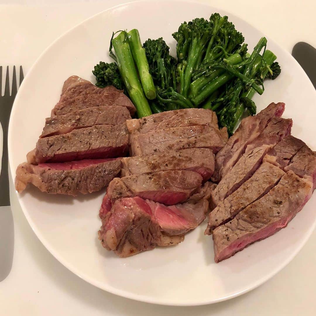 薬丸裕英さんのインスタグラム写真 - (薬丸裕英Instagram)「おうちごはん！  #hawaii  #wholefoodsmarket  #steaklover  #やわらかいステーキ  #湯煎して焼くステーキ #友達親子と一緒にごはん #おうちごはん」9月13日 17時53分 - hirohide.yakumaru