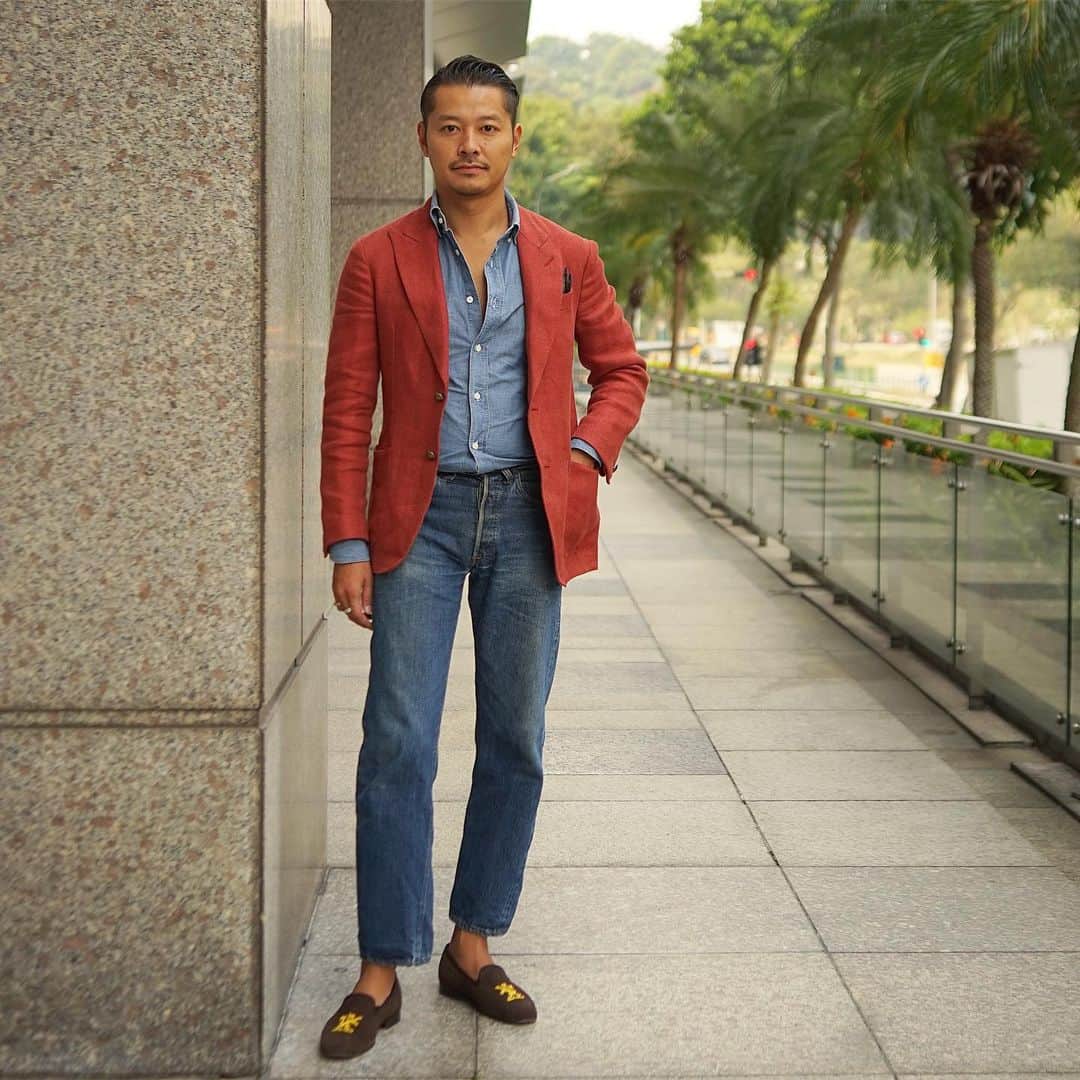 のインスタグラム：「“denim styles are evergreen...” ———————————————————————— #newcolonialstyle #jetset #luxuryresort #colonyclothing #coloniallifestyle  #lifestyle #fashion #mensfashion #menswear #mnswr #mensstreetstyle #streetstyle #streetfashion #menwithstyle #menwithclass #menwithstreetstyle  #classicstyle #mensclothing #vintage #vintagefashion #vintagestyle #newclassic  #modernclassic」