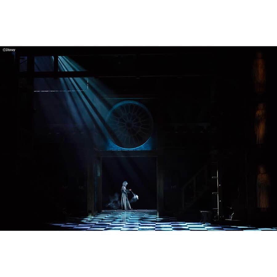 劇団四季さんのインスタグラム写真 - (劇団四季Instagram)「舞台は15世紀のパリ・ノートルダム大聖堂。あなたの心を揺さぶる、切なくも美しい愛の物語。﻿ ﻿ ミュージカル『ノートルダムの鐘』京都公演　好評上演中／福岡公演　2020年2月開幕﻿ ﻿ #ノートルダムの鐘　#ミュージカル　#劇団四季　#京都　#shikitheatrecompany #shiki #musical ﻿」9月13日 18時00分 - gekidanshiki_official