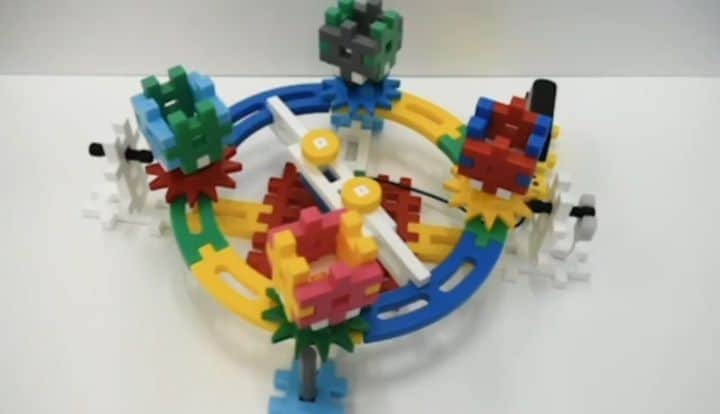 学研のニューブロック mini labo【公式】のインスタグラム：「. こんにちは！いちばんくんだよ！ 今日は🎊おもちゃ大賞🎊を受賞した「学研のニューブロック　プログラミング」の作品を紹介するね😆🎉. . 遊園地にあるコーヒーカップを作ってみたんだけどどうかな☕🎠🎡❓. . 前に紹介した動く地球儀を作ってくれたパズル&ゲーム作家の稲葉直貴さんに考えてもらったんだ～😍⭐️. . 作り方とかプログラミングの方法は今度ホームページで紹介するね🙆✨. . みんなもニューブロックプログラミングで作った作品をぜひ投稿してみてね📷💫. . また新しい作品も投稿していくのでお楽しみに～👋💕. . #ニューブロック#学研のニューブロック#学研#ブロック#ブロック遊び#いちばんくん#おもちゃ遊び#自分で考える力#ひらめき#想像力#生きる力#子どもの笑顔#動くニューブロック #コーヒーカップ#遊園地#アトラクション」