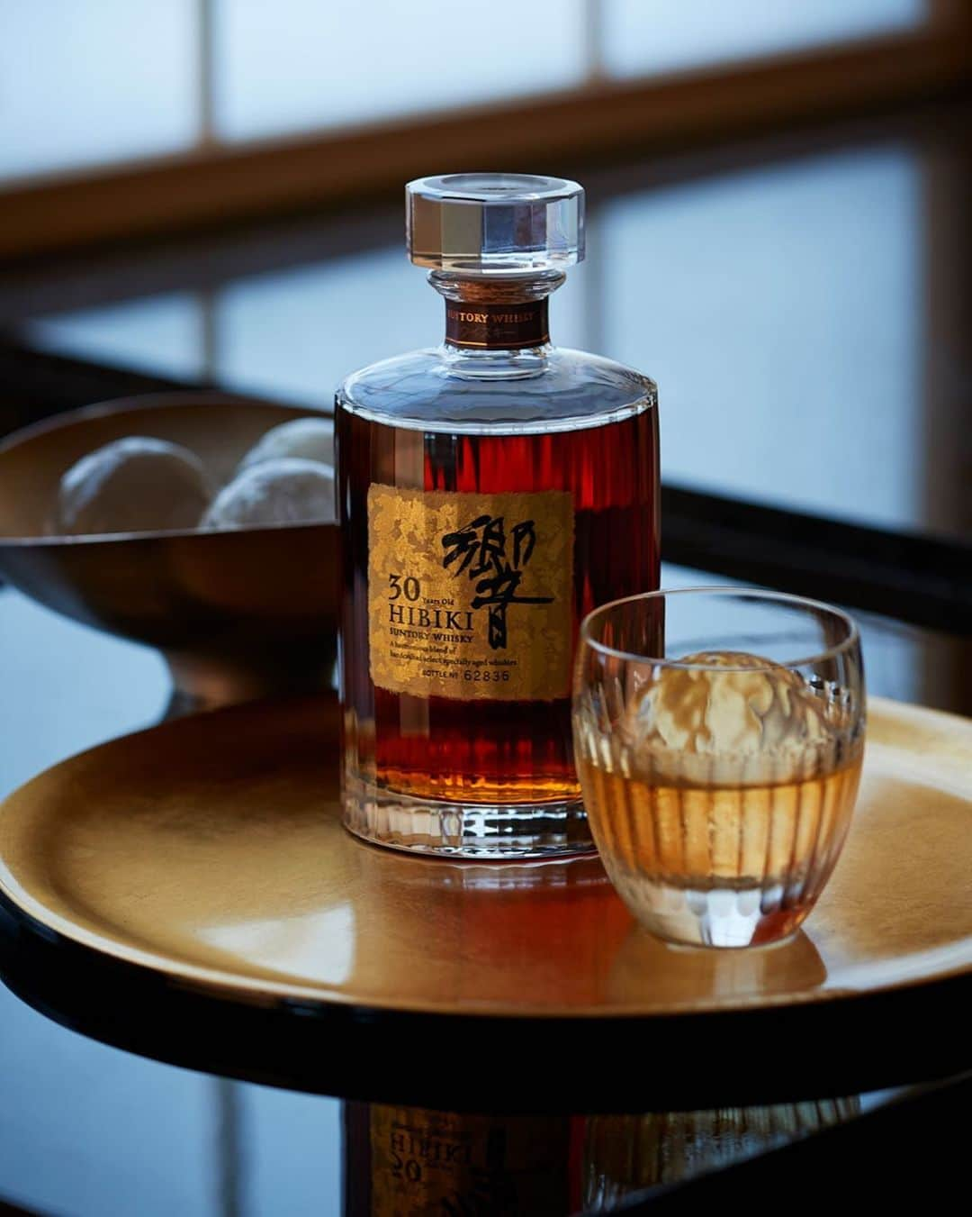 響 | SUNTORY WHISKY HIBIKIさんのインスタグラム写真 - (響 | SUNTORY WHISKY HIBIKIInstagram)「. HIBIKI TIME 今宵の愉しみは、中秋の名月とともに Relish the joyful moment of HIBIKI while viewing the harvest moon.  #響 #hibiki #二十四節気 #白露 #秋 #響時間 #hibiki_time #hibikitime #suntorytime」9月13日 18時06分 - suntorywhisky_hibiki