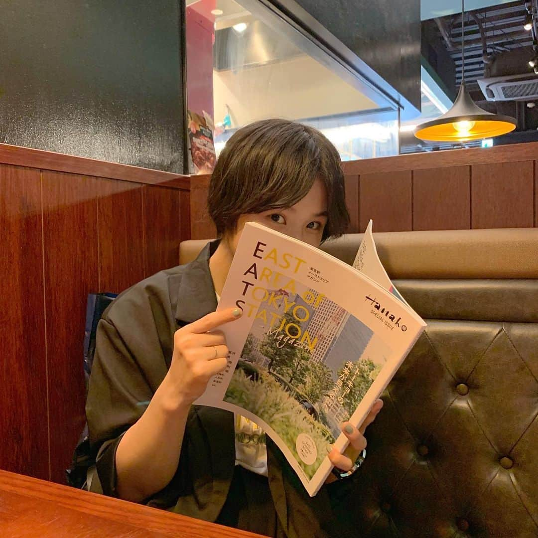 光永さんのインスタグラム写真 - (光永Instagram)「【嬉しいお知らせ】 本日9/13発売📖 Hanako SPECIAL ISSUE 「EAST AREA of TOKYO SATATION」 . 東京駅イーストエリアをたくさん紹介する雑誌です。 ハナコラボメンバーとして、ロケに行ってきまして、1ページ担当させて頂きました☺️🥺💗📘 わーいわーい！！！ 本屋さんでぜひ買ってねーー！ そして東京駅を満喫してねーーー！！！ . #EATS #東京駅イーストエリア #東京駅イーストエリアマガジン #Hanako #ハナコラボ #本日発売 #メンズライク #ボーイッシュ」9月13日 18時10分 - hinata_official__