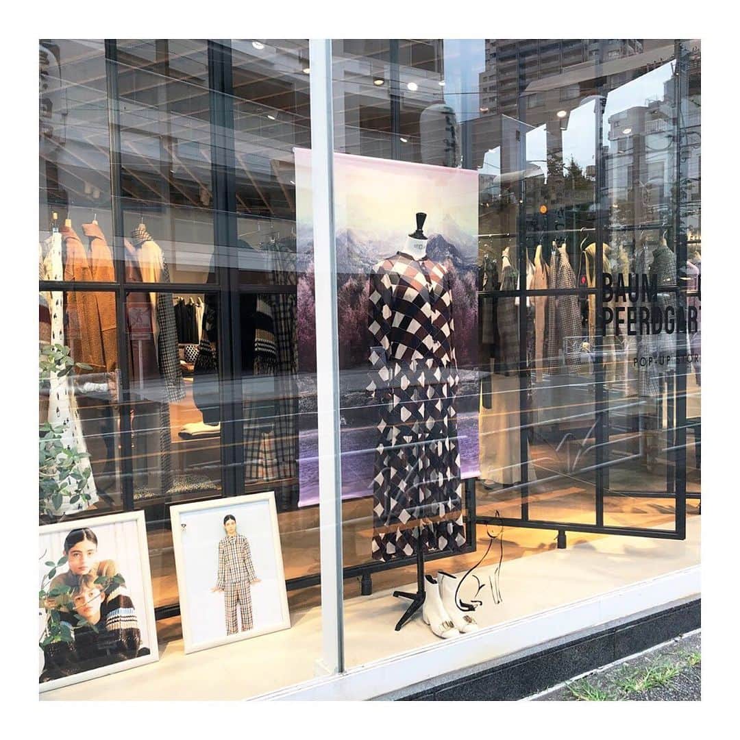 エリオポールのインスタグラム：「. BAUM UND PFERDGARTEN pop-up store 9.13.fri - 9.27.fri @エリオポール代官山  @baumundpferdgarten ブランド創立20周年にあたる2019AWコレクションは、これまでバウムがつくりあげてきたものや、北欧の風景などからインスパイアされたコレクションになっています。  貴重な機会となりますので、ぜひ今週末、お立ち寄りください。  #HELIOPOLE #heliopole #エリオポール #2019aw #autumnwinter #秋冬ファッション #selectshop #fashion #style #BAUMUNDPFERDGARTEN」