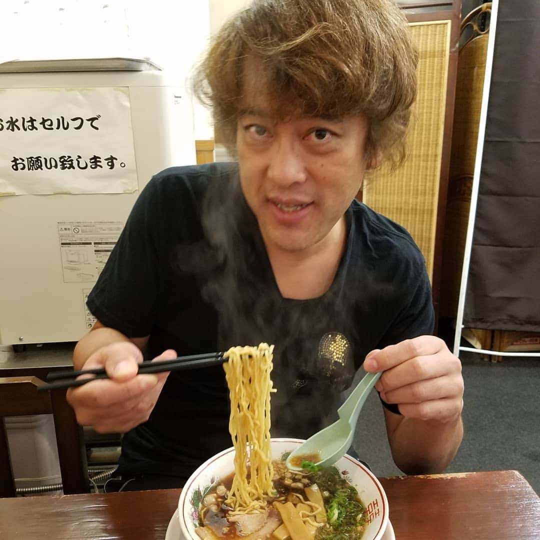 勝田一樹さんのインスタグラム写真 - (勝田一樹Instagram)「勝田めし🎵尾道ラーメン🍜🎵 名店　ラーメン丸ぼし❗ 初の尾道ラーメン🍜ウマウマ❗ 明日からヨロシクです😃✌️ #勝田めし #勝田一樹 #ドリカムデビュー30周年 #kazukikatsuta #ディメンション #dimensionjazz #尾道本通り商店街  #尾道ラーメン丸ぼし」9月13日 18時28分 - kazukikatsuta