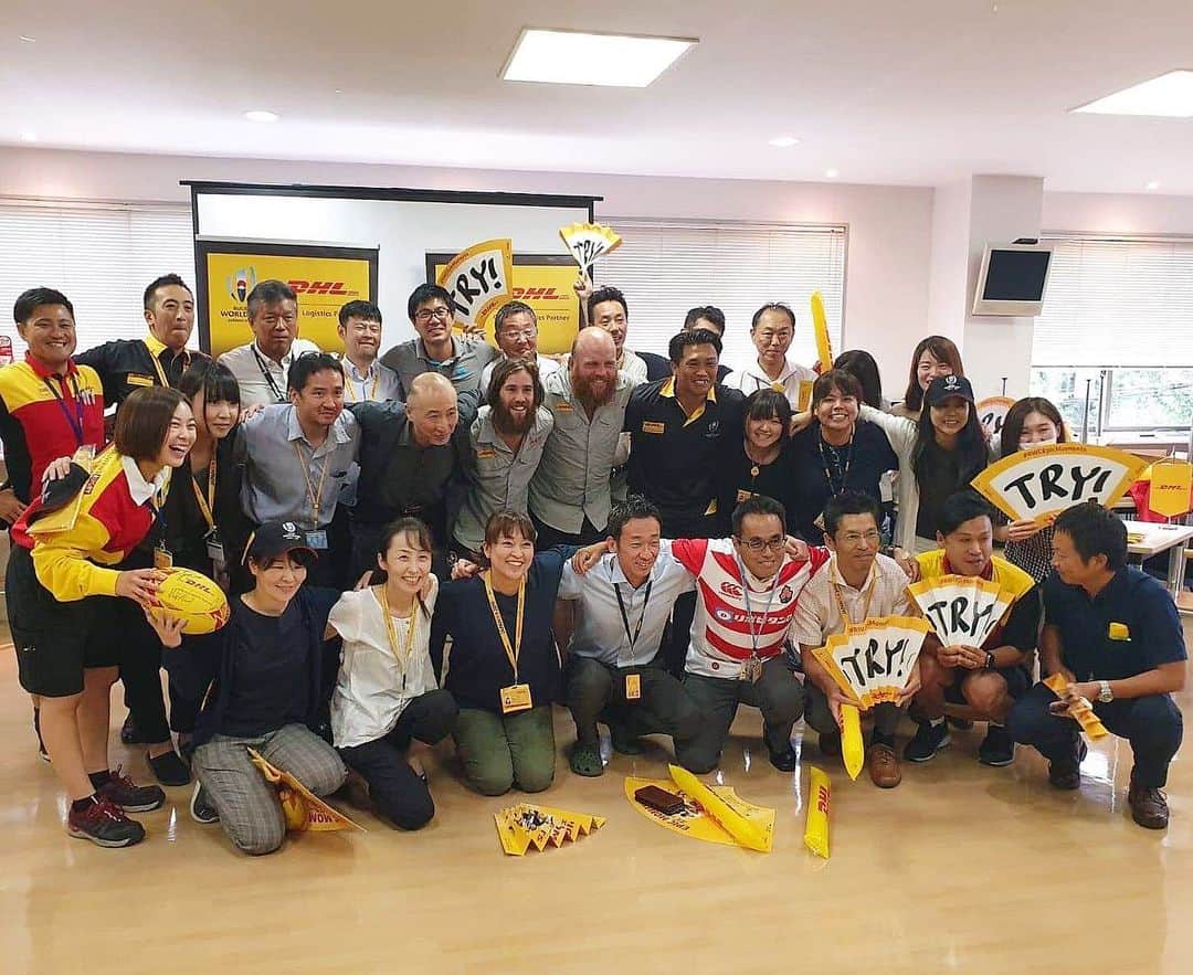のインスタグラム：「It's great to meet you guys !! @ron.rutland & @jamesowens90 👍👍 Team #RacetoRWC catching up with the @DHLexpress team in Osaka and #DHLRugby #rugbyworldcup2019」
