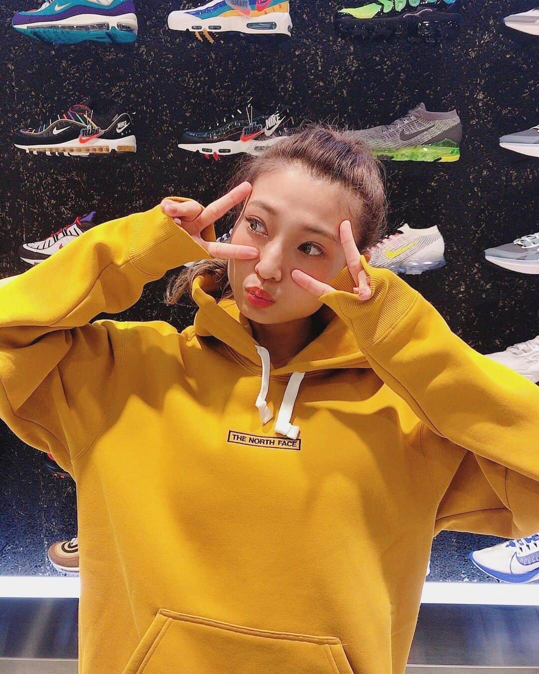 滝口成美のインスタグラム：「・ ・ @corners_sportsauthority  @nike  @thenorthface ・ hairmake  @hi6nexus  @saaamips_minx ・ styling @emitiger ・ ありがとうございました🌞✨ ・ #shooting #nike #thenorthface  #corners #sports」