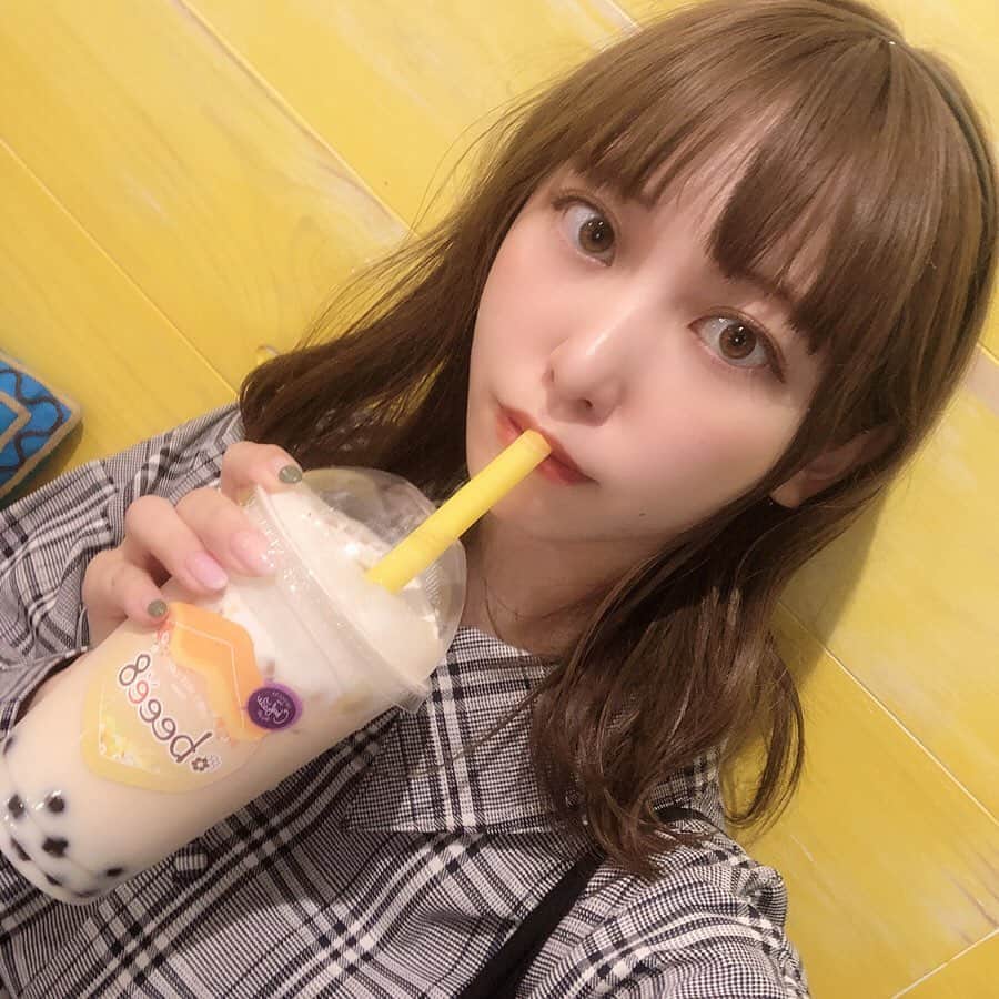 木村ミサのインスタグラム：「タピ🐝🍯﻿ ﻿ ﻿ @beee8_japan の新作ローンチパーティーへ🍯﻿ はちみつに因んで、チャバディとコラボでしっかり蜂蜜堪能しました﻿ ﻿ シャンプーもはちみつ感ありそうで﻿ たのしみ🧴﻿ ﻿ ﻿ 9/15に先着300名にタピオカ無料プレゼントするらしいから﻿ 週末に原宿行く人は絶対いくべき案件です🐝﻿ ﻿ ﻿ ﻿ #beee8 #ビーイーエイト #はちみつシャンプー #原宿美容室 #高機能はちみつヘアケア #タピオカ #シャンプー #thaitea」