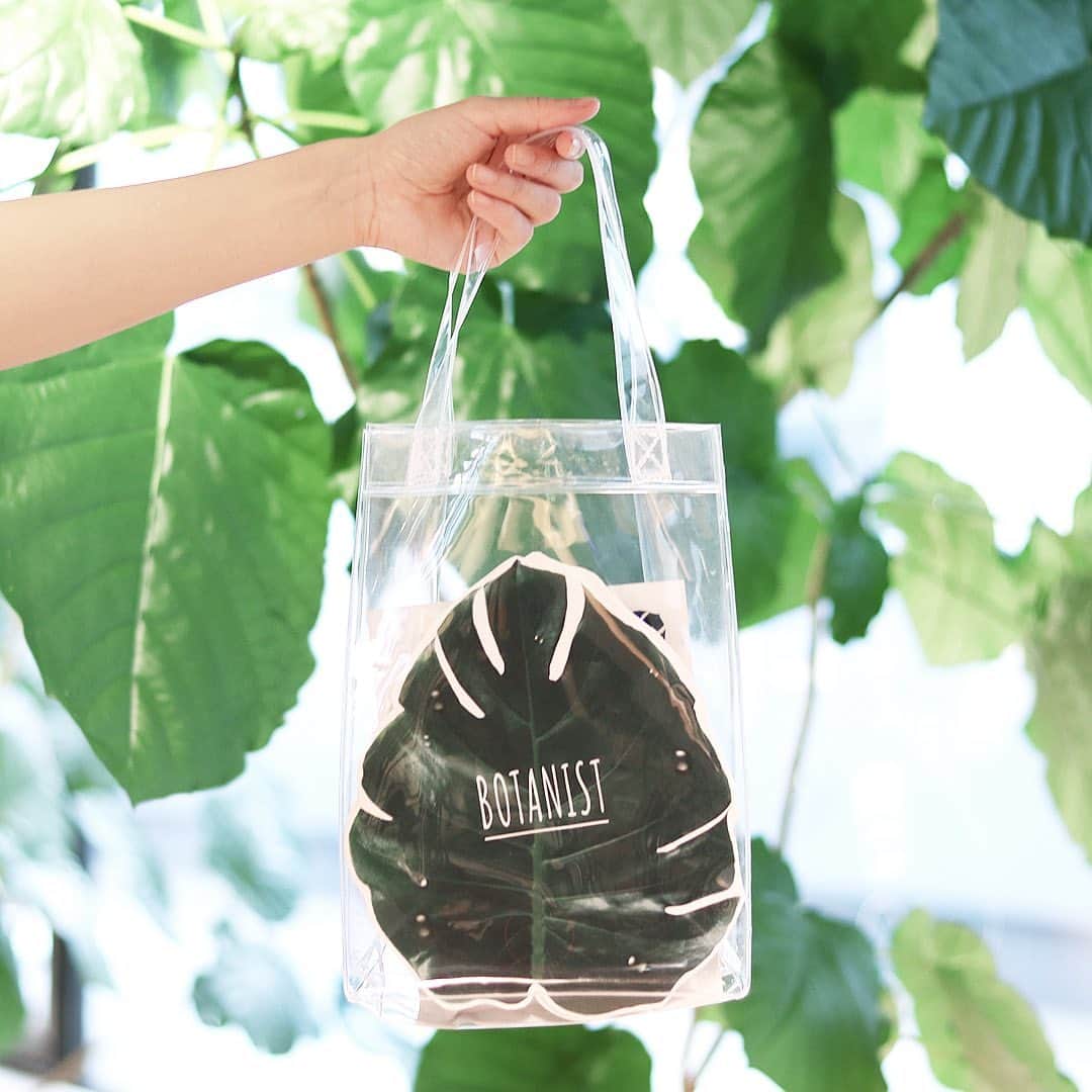 のインスタグラム：「【EVENT】 明日、9/14（土）BOTANIST Tokyo（@botanist_tokyo）にて、発売前のボタニカルシートマスクをいち早くゲットできるイベントを開催✨ ⠀⠀ #botanisttokyo も、VOGUE主催のグローバル・ショッピング・イベント「VOGUE FASHION'S NIGHT OUT 2019（#FNOJP）に参加します♪ 水に浸すとメッセージが浮かび上がる「ボタニカル水占い」や、アニメーションダンサー（@yukiboh_robot）によるパフォーマンスも予定。当日にしか体験できないイベントで、表参道原宿の街を盛り上げます🌿 ⠀⠀ 【イベント内容】 ⠀⠀ ＜💧ボタニカル水占い＞ ご来店いただいた方にお渡しするオリジナルカードを水につけると、占いの結果が浮かび上がります。占いに参加してくれた方全員に、葉っぱ型のうちわをお渡しいたします。 また、オリジナルカードに浮きあがる占いメッセージに「潤い度100％」の文字が出ると、発売前のボタニカルシートマスク(本品)をオリジナルビニールバッグに入れてプレゼント！ ⠀⠀ ＜🎁水占いであたりが出なかった方にもWチャンス！＞ 必要条件を満たしたインスタ投稿画面をスタッフにお見せいただ方にも、ボタニカルシートマスク（本品）をプレゼント！※先着100名様まで ⠀⠀ ①BOTANIST 公式インスタアカウントをフォロー ②イベント当日に設置するフォトスポットで写真撮影 ③撮影画像にオリジナルGIFスタンプ&ハッシュタグ、メンションを付けて投稿 ⠀⠀ ＜📷フォトスポット＞ 当日BOTANIST Tokyoにフォトスポットが登場！ ボタニカルシートマスクのポスター風のショットが撮影できます✨ ⠀⠀ ＜🕺アニメーションダンサーパフォーマンス時間＞ ・13：00～13：30 ・15：00～15：30 ・17：00～17：30 ⠀⠀ #botanistnewproduct #botanicalbeauty  #BOTANIST #ボタニスト #botanisttokyo #ボタニストトウキョウ ⠀⠀ 🗼@botanist_tokyo 🌍@botanist_global 🇨🇳@botanist_chinese 🇰🇷@botanist_korea」