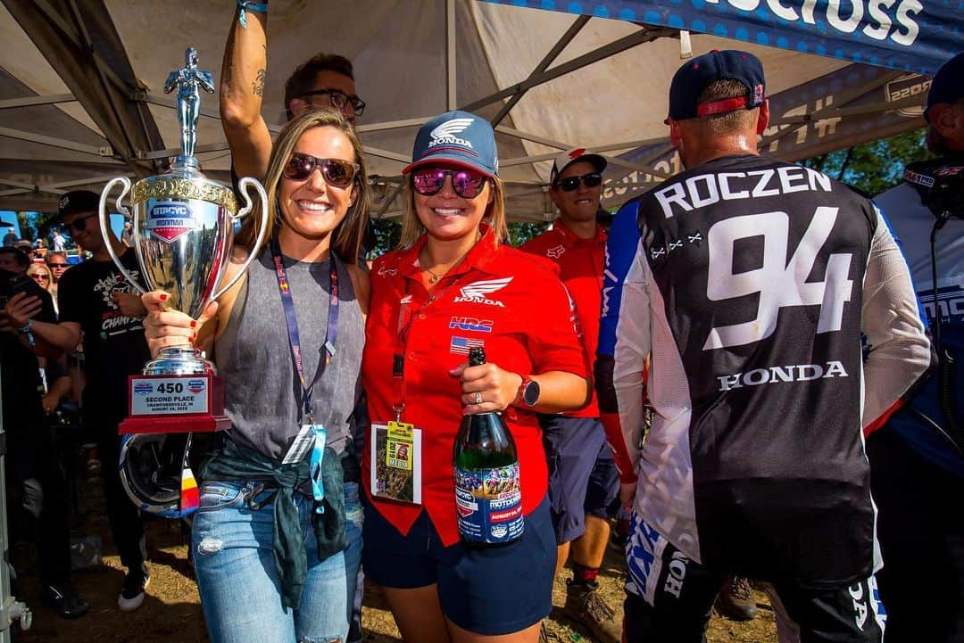 ケン・ロックゼンさんのインスタグラム写真 - (ケン・ロックゼンInstagram)「Love these ladies. @courtneyroczen @m_fonteyn」9月13日 19時27分 - kenroczen94